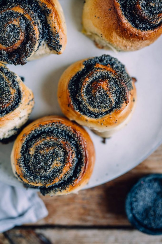 Hefeschnecken mit Mohn Vanille Füllung Knusperstübchen