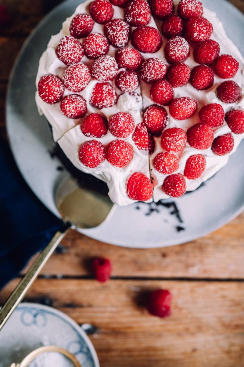 Schokoladenkuchen Mit Himbeeren Schokoladig Cremig Und Saftig