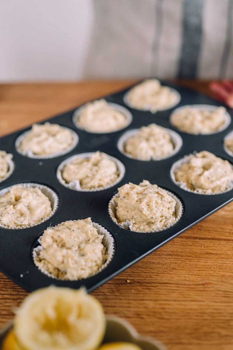 Zitronen Streusel Muffins Mit Mohn Sonne Auf Dem Kuchenteller