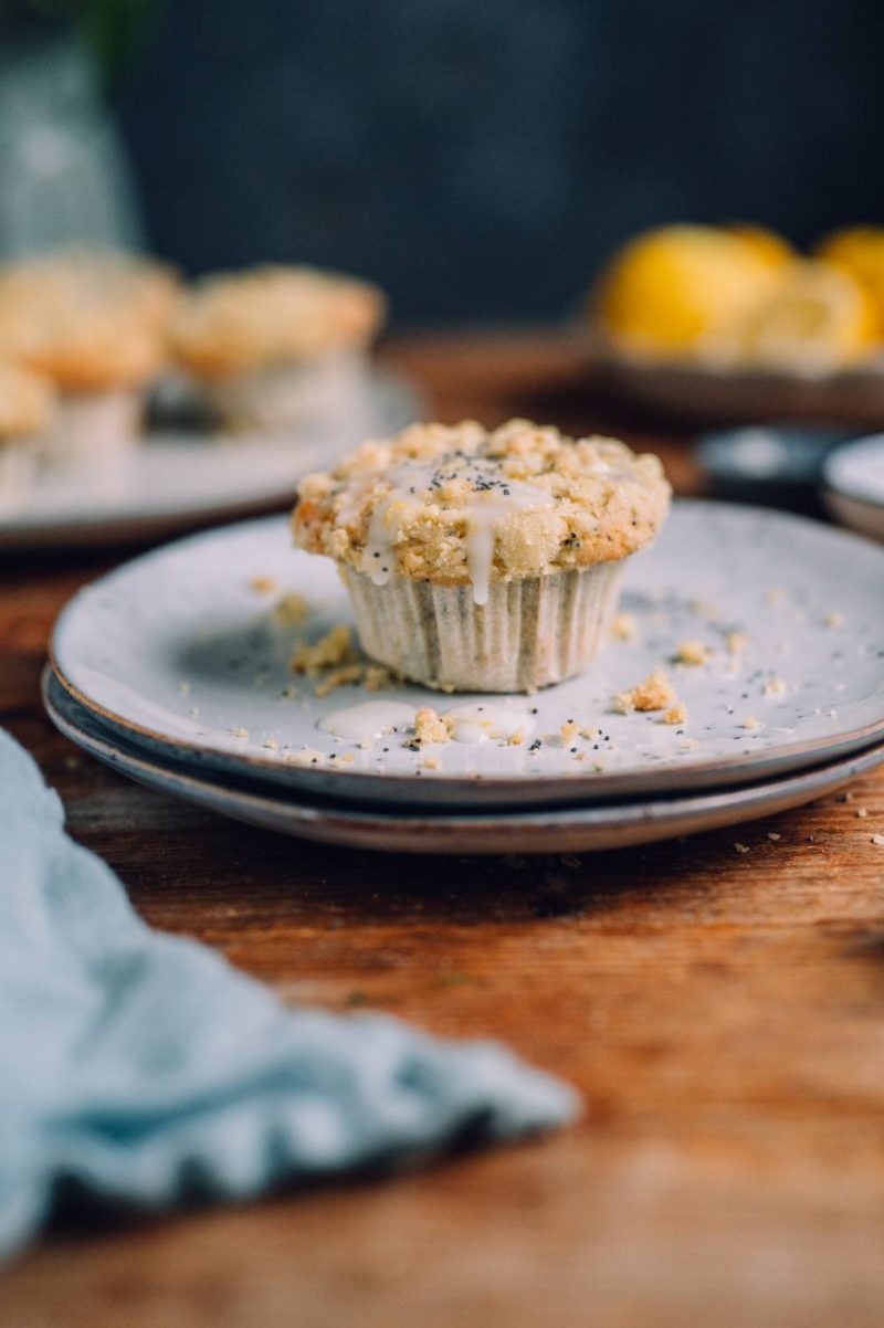 Zitronen Streusel Muffins Mit Mohn Sonne Auf Dem Kuchenteller