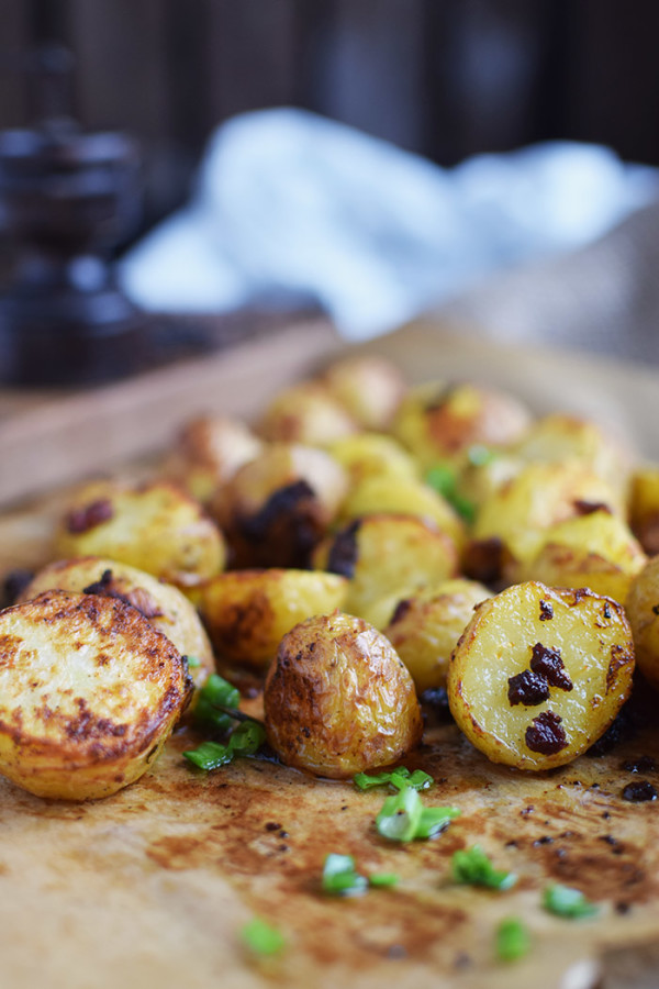 Gebackene Kartoffelhaelften mit Rosmarin - Baked Potato Skins with rosemary