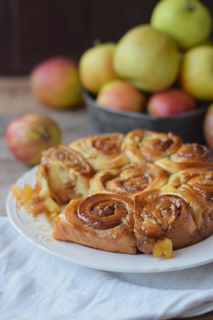 Karamell Zimtschnecken mit Apfel ⋆ Knusperstübchen