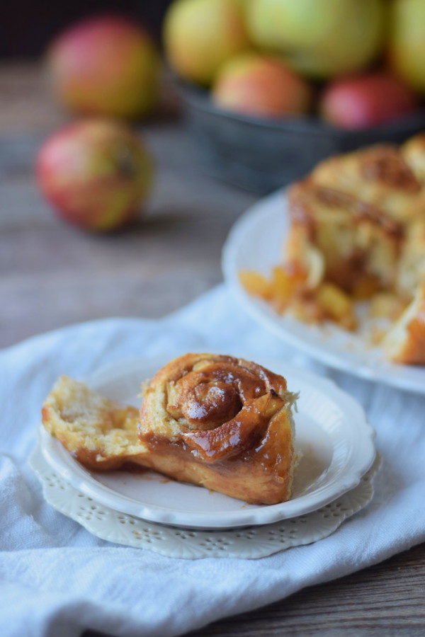 Karamell Zimtschnecken mit Apfel ⋆ Knusperstübchen