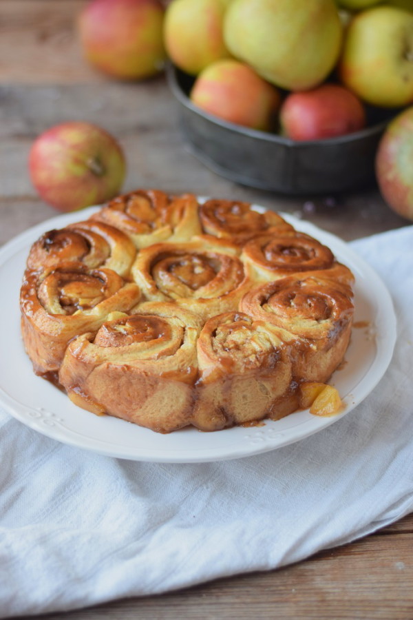 Karamell Zimtschnecken mit Apfel ⋆ Knusperstübchen