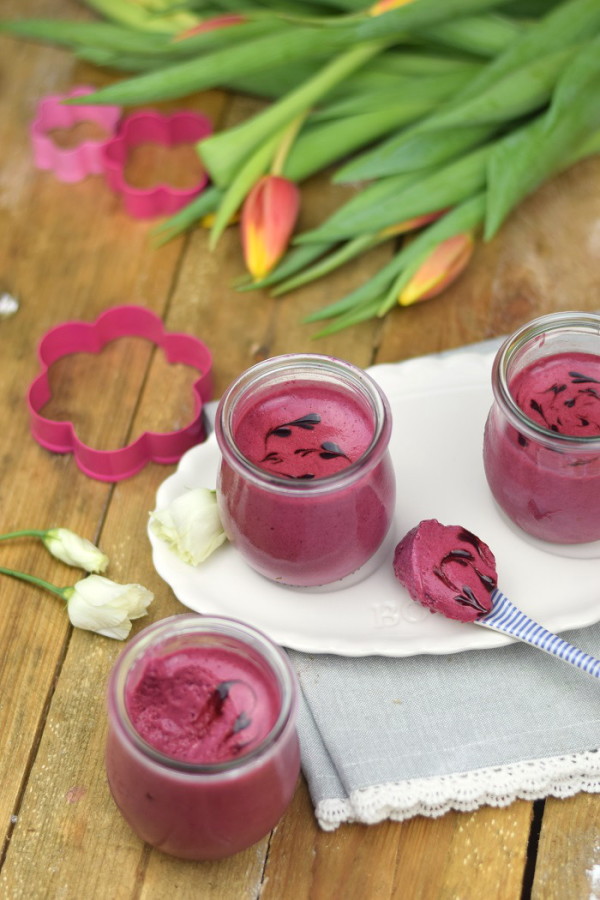 Buttermilch Waffeln mit Beerenmousse ⋆ Knusperstübchen
