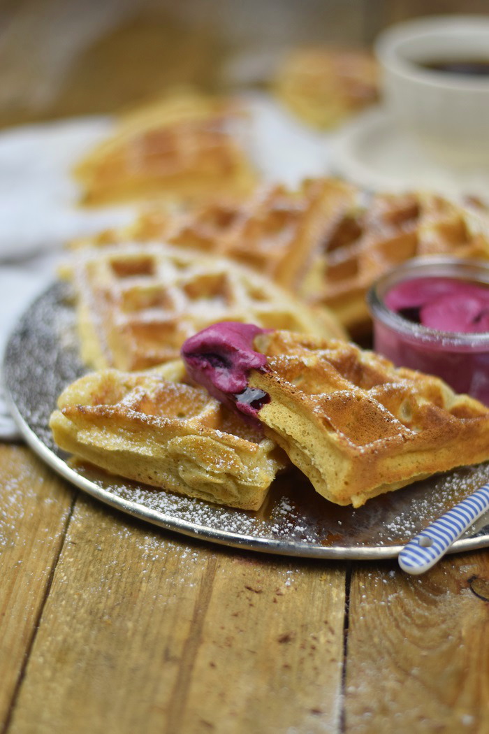 Buttermilchwaffeln - Waffles with buttermilk & Brombeer Joghurt Mousse - Berry Yogurt Mousse (10)