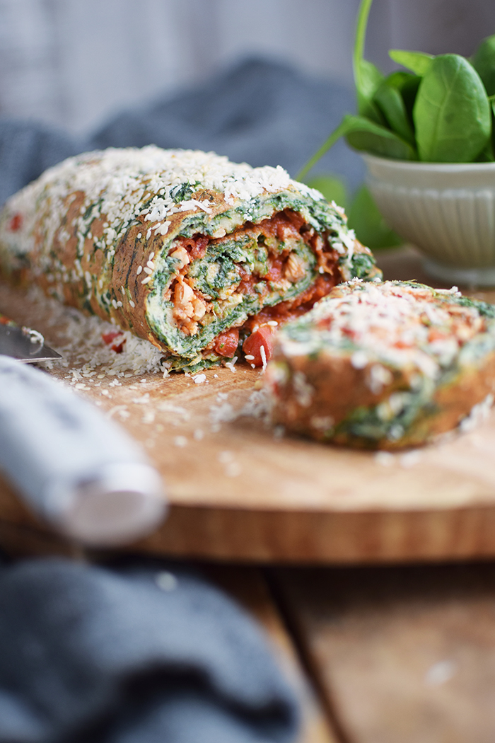 Spinatrolle mit Tomaten Paprika Fuellung - Spinach Roulade with red pepper tomato filling (13)