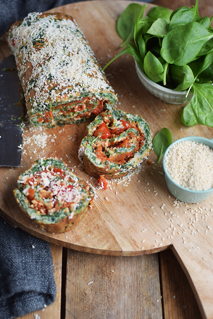 Spinatrolle mit Tomaten Paprika Fuellung - Spinach Roulade with red pepper tomato filling (16)