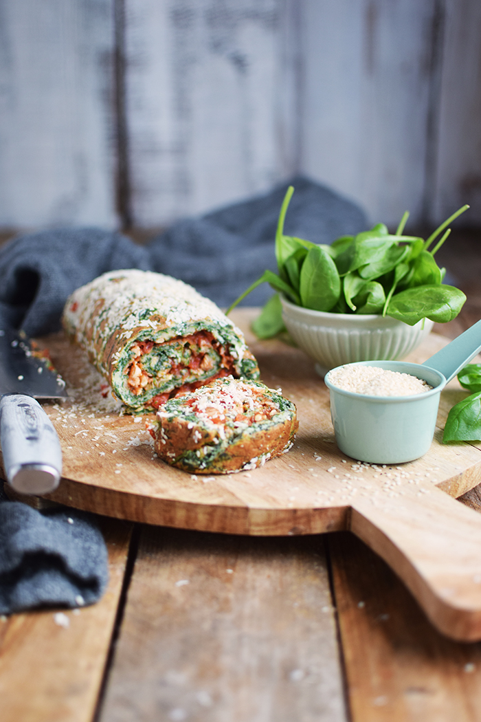Spinatrolle mit Tomaten Paprika Fuellung - Spinach Roulade with red pepper tomato filling (9)