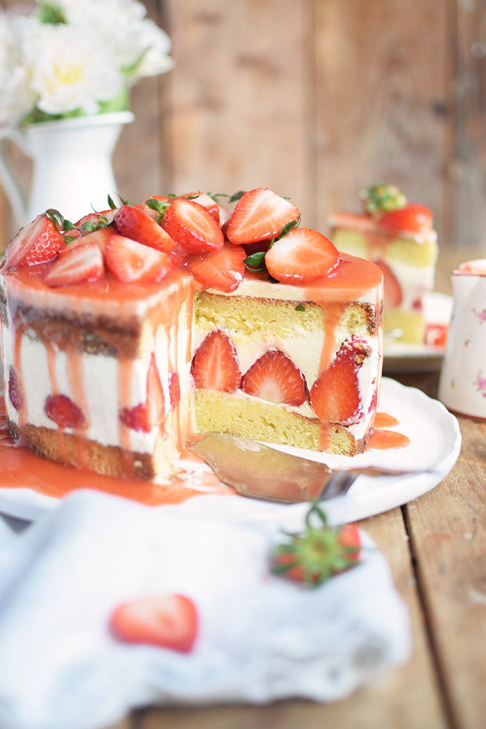 Erdbeertorte Quarktorte - Kaese Sahne Torte mit Erdbeeren - Strawberry Cake (17)