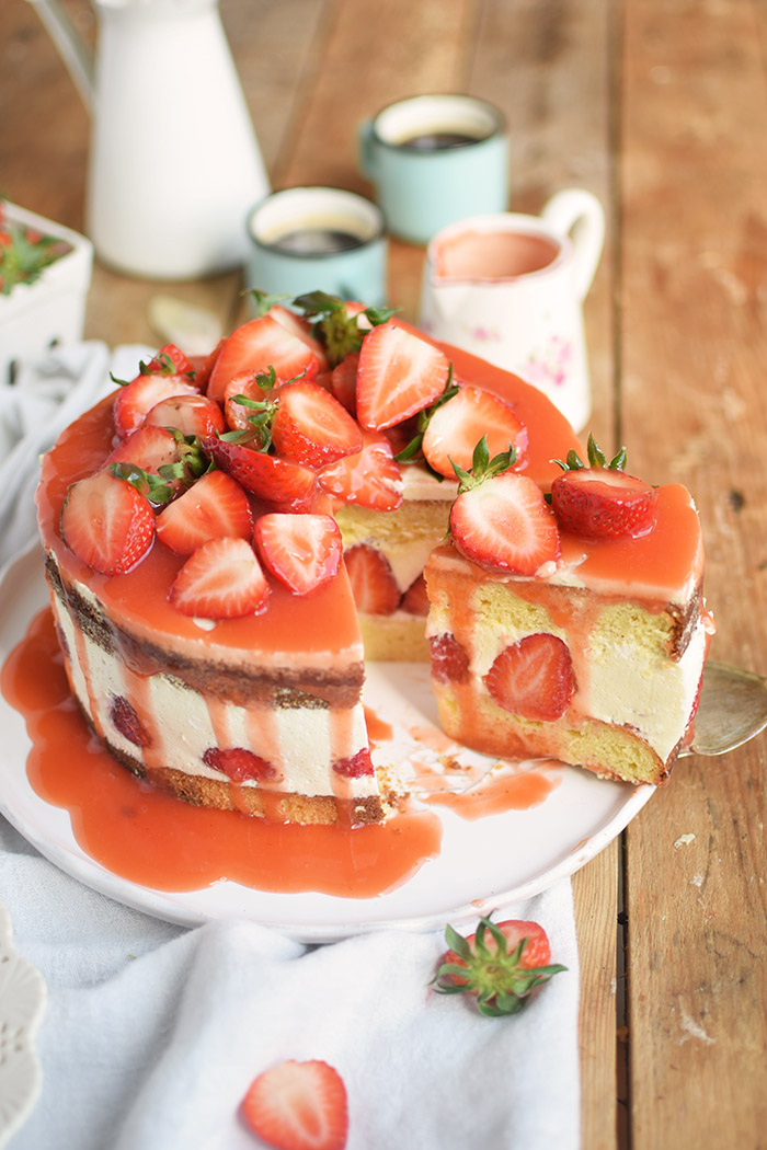 Erdbeertorte Quarktorte - Kaese Sahne Torte mit Erdbeeren - Strawberry Cake (20)