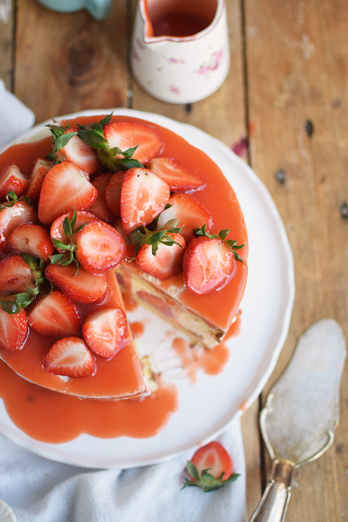 Erdbeertorte Quarktorte - Kaese Sahne Torte mit Erdbeeren - Strawberry Cake (23)