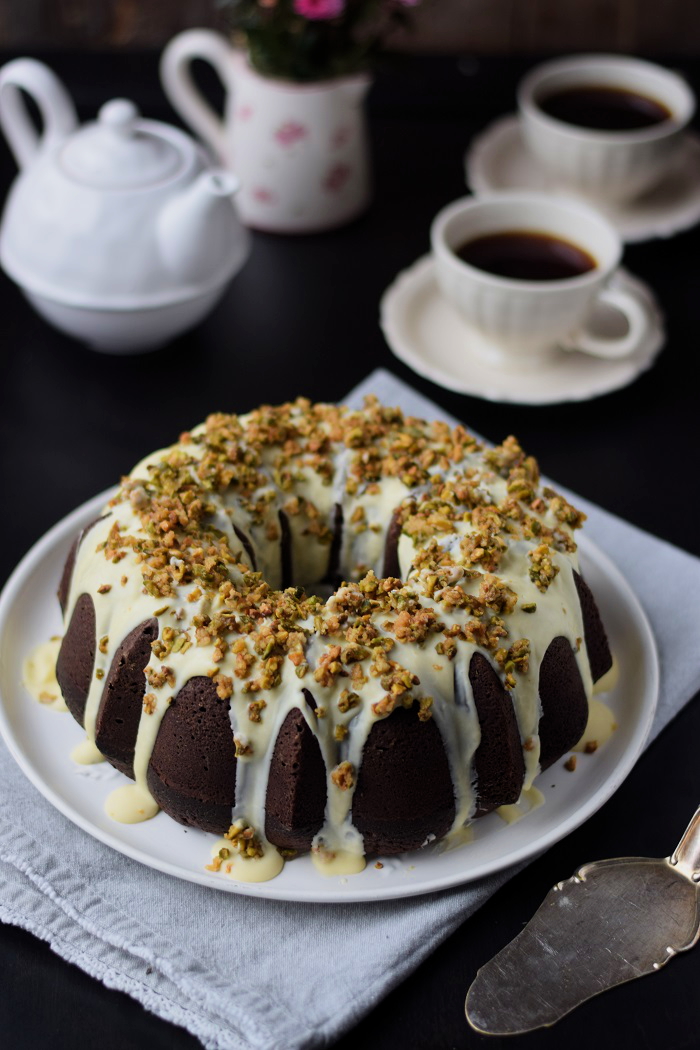 Schokoladenkuchen mit weißer Schokolade und Pistazienkrokant (4)