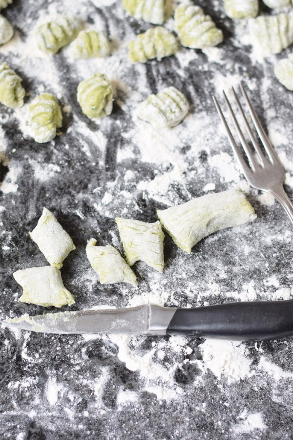 Bärlauch Gnocchi mit Bärlauch-Kürbiskern-Pesto