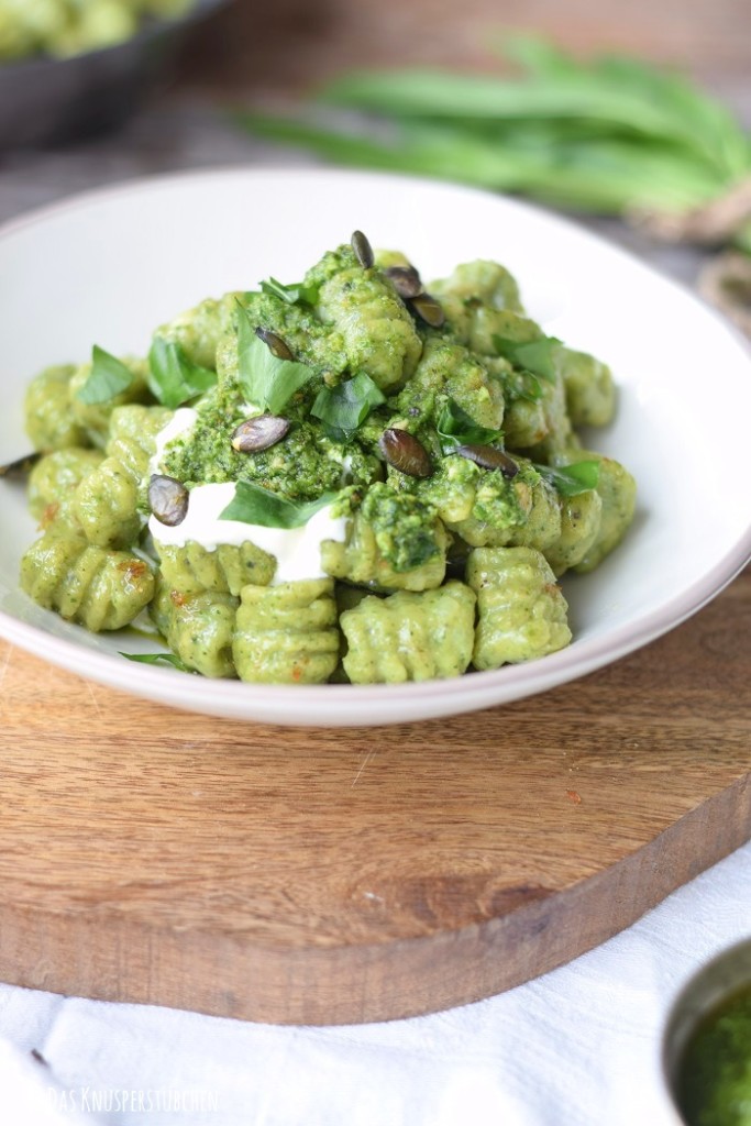 Bärlauch Gnocchi mit Bärlauch-Kürbiskern-Pesto