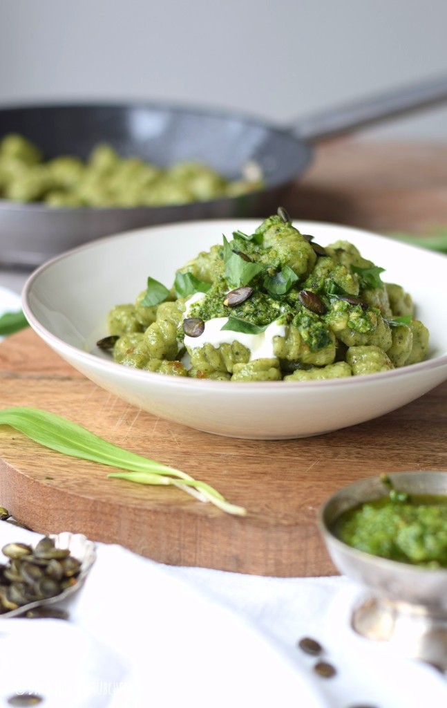 Bärlauch Gnocchi mit Bärlauch-Kürbiskern-Pesto