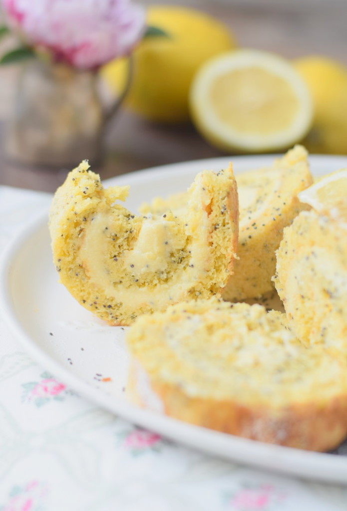 Lemon Poppy Seed Cake Roll Zitronen Rolle mit Mohn summer lemon 