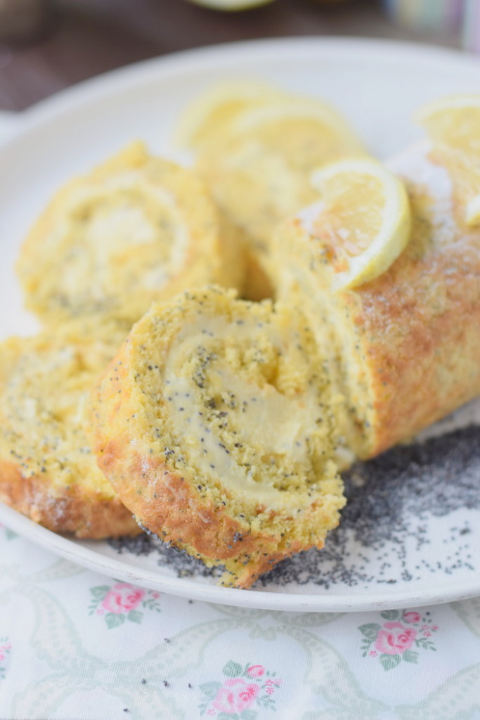 Lemon Poppy Seed Cake Roll Zitronen Rolle mit Mohn summer lemon 