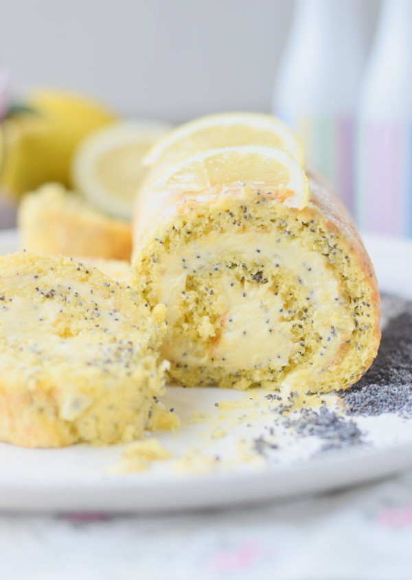 Lemon Poppy Seed Cake Roll Zitronen Rolle mit Mohn summer lemon 