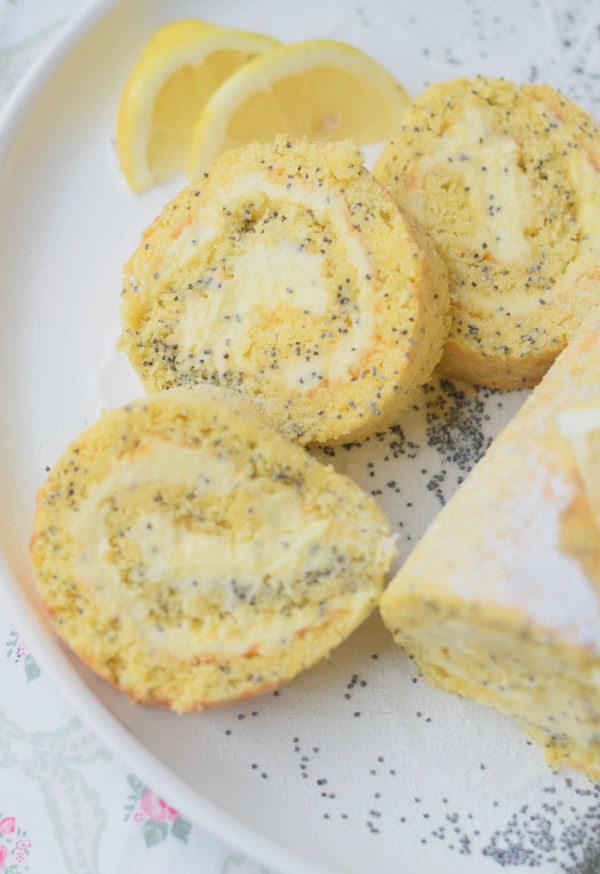 Lemon Poppy Seed Cake Roll Zitronen Rolle mit Mohn summer lemon 