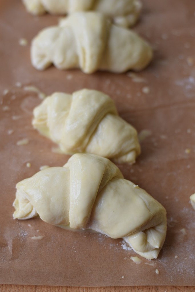 Breakfast Rolls - Fluffige Hörnchen &amp; Pflaumen-Vanille-Marmelade