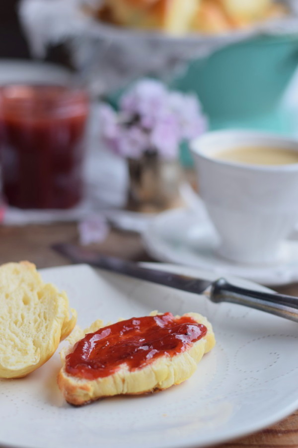 Breakfast Rolls - Fluffige Hörnchen &amp; Pflaumen-Vanille-Marmelade