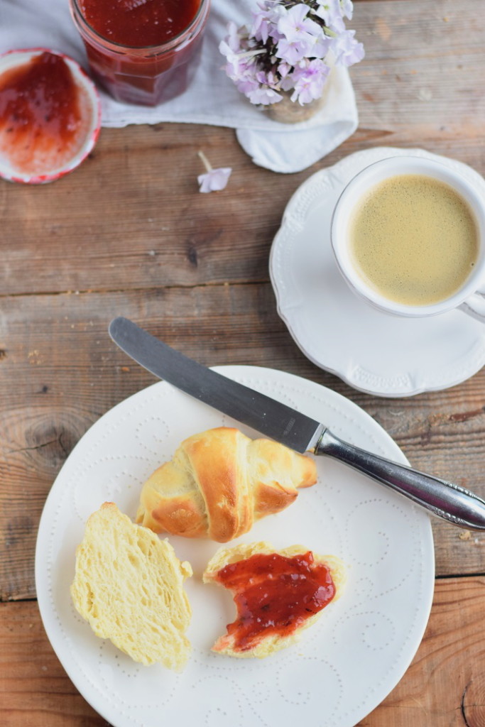 Breakfast Rolls - Fluffige Hörnchen &amp; Pflaumen-Vanille-Marmelade