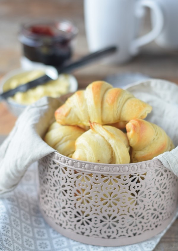 Breakfast Rolls - Fluffige Hörnchen &amp; Pflaumen-Vanille-Marmelade