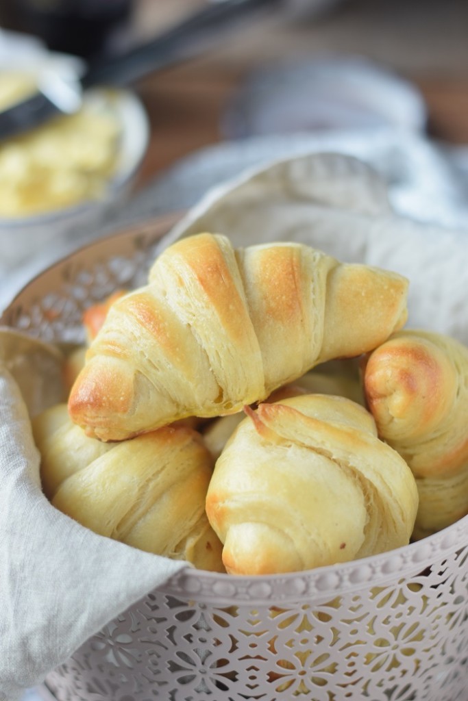 Breakfast Rolls - Fluffige Hörnchen &amp; Pflaumen-Vanille-Marmelade