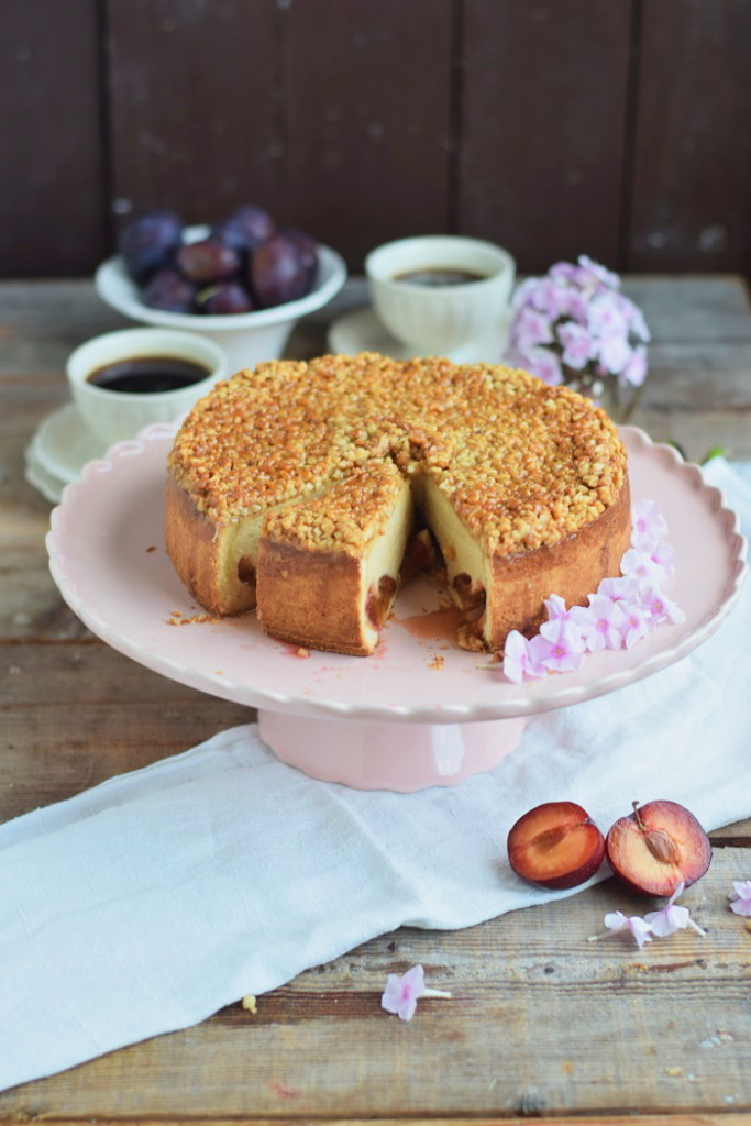 Mandel-Karamell Kuchen mit Pflaumen - Almond Praline Cake with plums # ...
