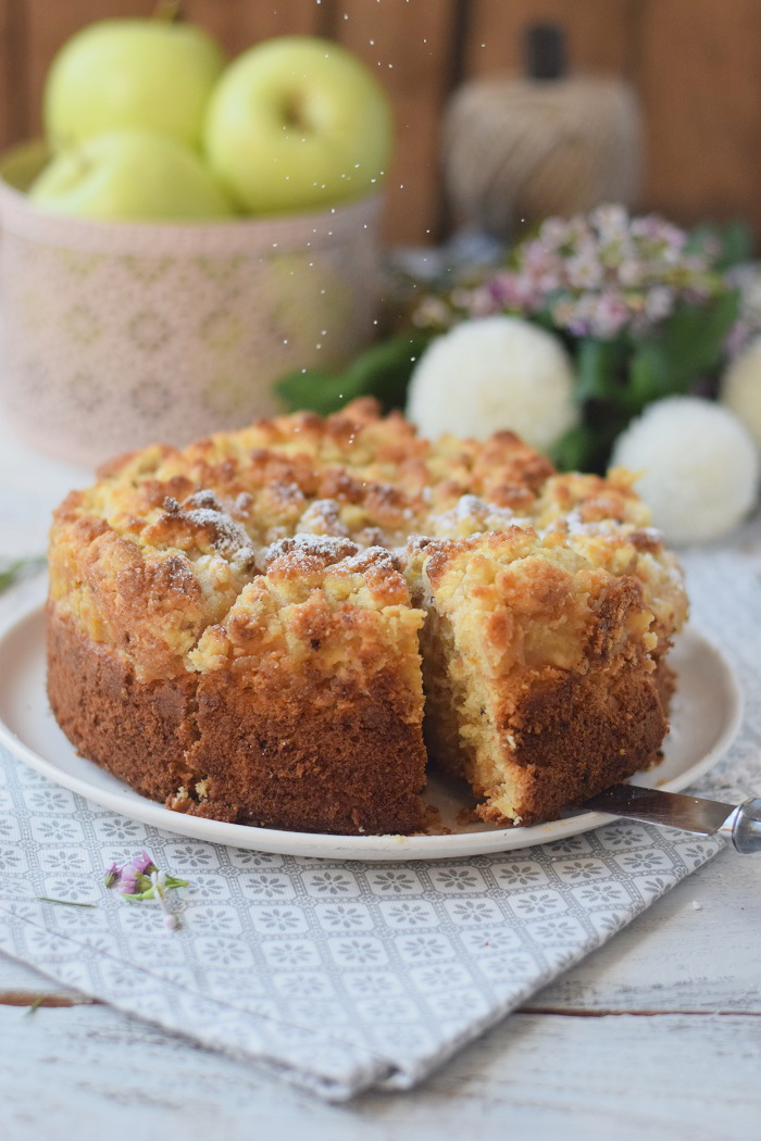 Apfelmuskuchen mit Marzipan und Marzipan Streuseln - Apple Cake with almonds and crumble #cake #fall #yummy #herbst (14)