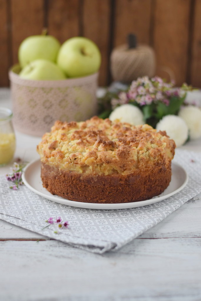 Apfelmuskuchen mit Marzipan und Marzipan Streuseln - Apple Cake with ...