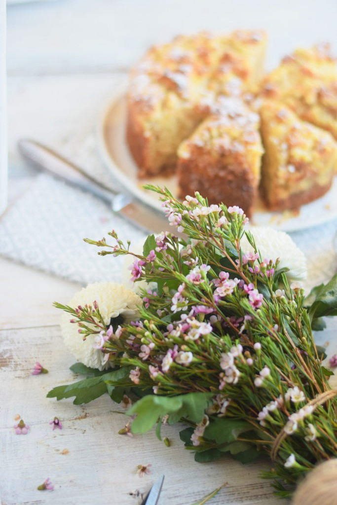 Apfelmuskuchen mit Marzipan und Marzipan Streuseln - Apple Cake with ...