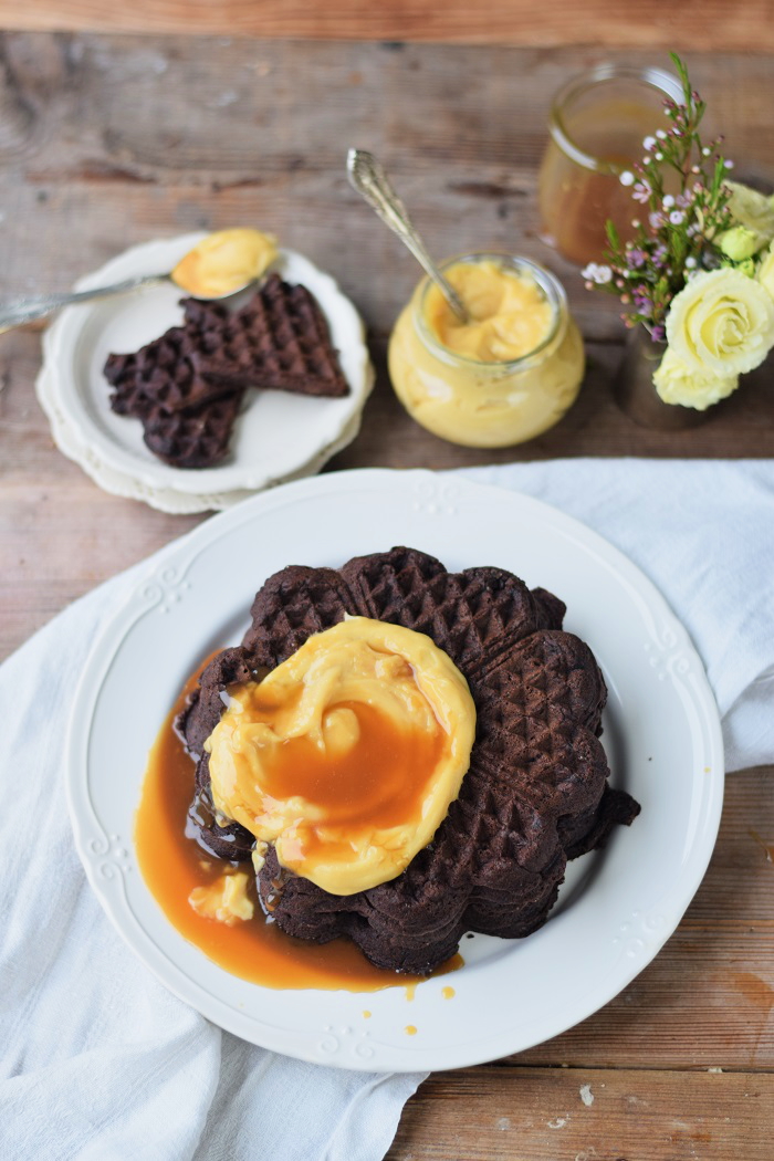 Brownie Waffeln mit Karamellpudding und Karamellsauce - Brownie Waffles with caramel custard and caramel sauce (10)