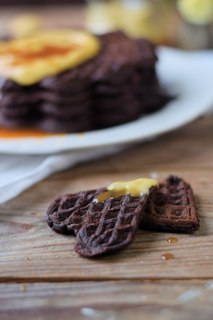Brownie Waffeln mit Karamellpudding und Karamellsauce - Brownie Waffles with caramel custard and caramel sauce (13)