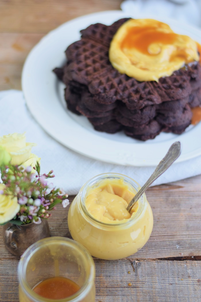 Brownie Waffeln mit Karamellpudding und Karamellsauce - Brownie Waffles with caramel custard and caramel sauce (18)