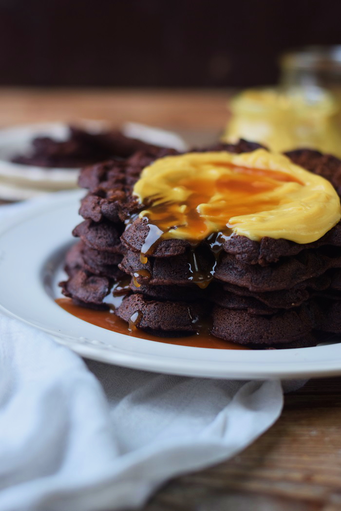 Brownie Waffeln mit Karamellpudding und Karamellsauce - Brownie Waffles with caramel custard and caramel sauce (3)