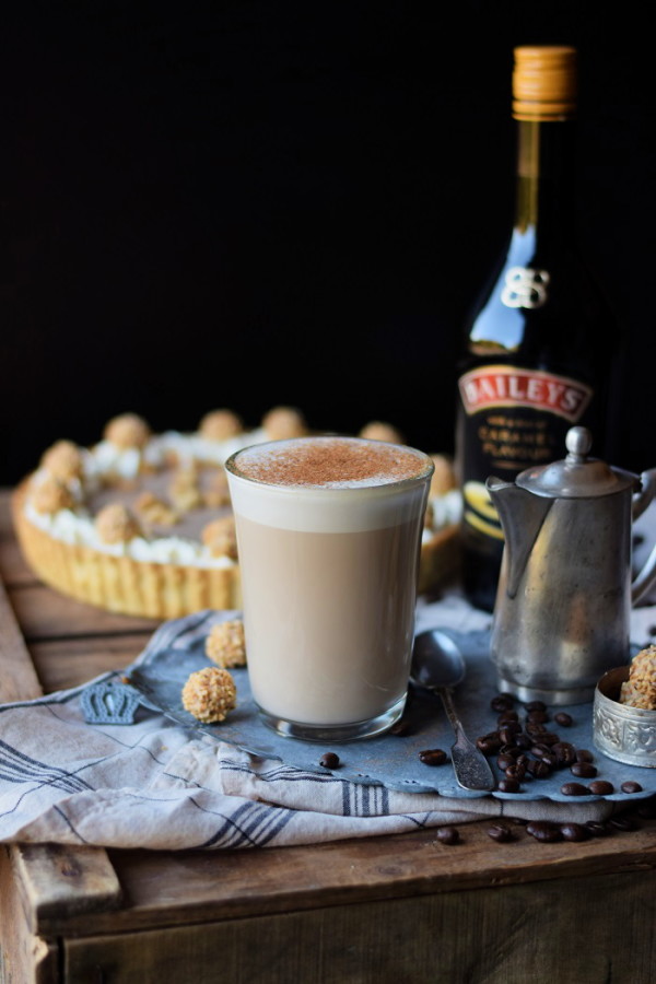 Nougat Baileys Tarte und ein Baileys Latte