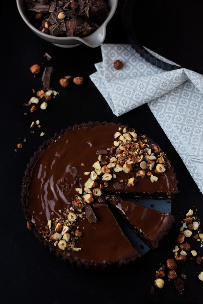 Schokoladen Haselnuss Tarte - Chocolate Hazelnut Tart #chocoholics #schokolade #chocolate (9)