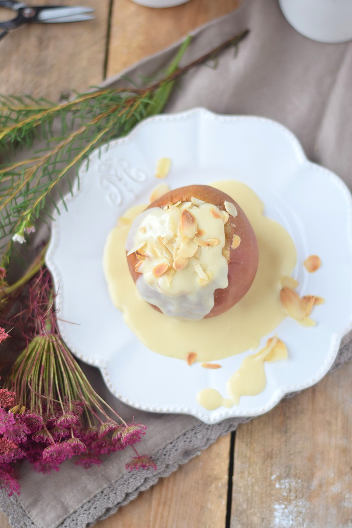 Bratapfel mit Marzipan Füllung und Marzipan Sauce - Baked Apple