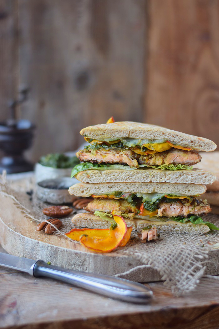 Knusper Lachs Sandwiches mit Pekannüssen, Pesto und Ofenkürbis (33)