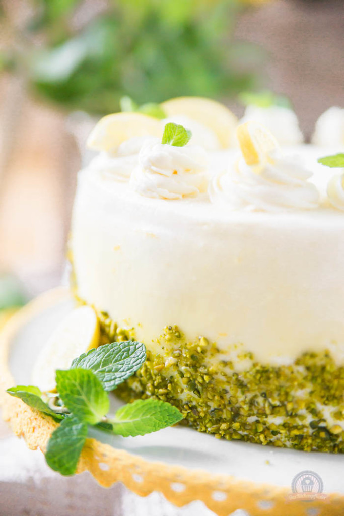 Geburtstagstorte: Lemon Curd Wickeltorte - Birthday Cake: Lemon Curd ...