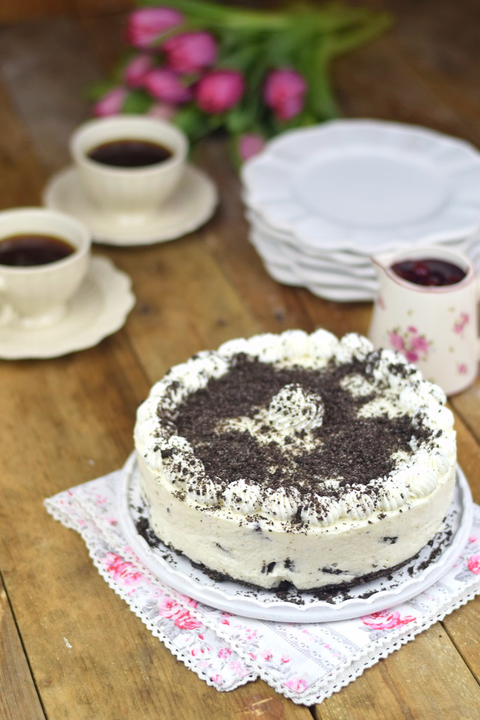 Oreo Vanille Torte mit heißen Kirschen - Oreo Vanilla Cake with Cherries (15)