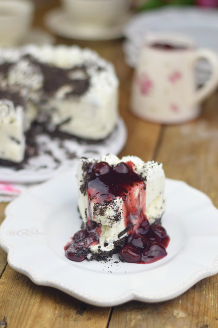 Oreo Vanille Torte mit heißen Kirschen - Oreo Vanilla Cake with Cherries (19)