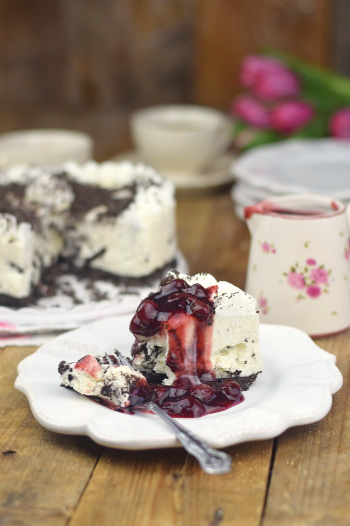 Oreo Vanille Torte mit heißen Kirschen - Oreo Vanilla Cake with Cherries (22)