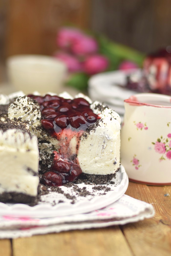 Oreo Vanille Torte mit heißen Kirschen - Oreo Vanilla Cake with Cherries (24)
