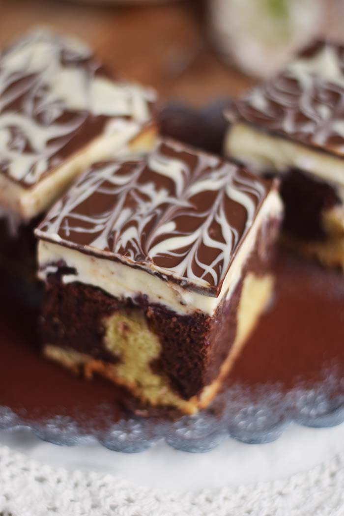 Donauwelle - Chocolate Vanilla Cake with Cherries Donauwelle Schokoladig Cremiger Klassiker (15)