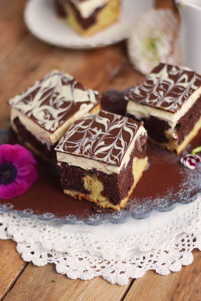 Donauwelle - Chocolate Vanilla Cake with Cherries Donauwelle Schokoladig Cremiger Klassiker (16)