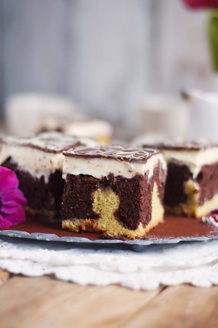 Donauwelle - Chocolate Vanilla Cake with Cherries Donauwelle Schokoladig Cremiger Klassiker (2)