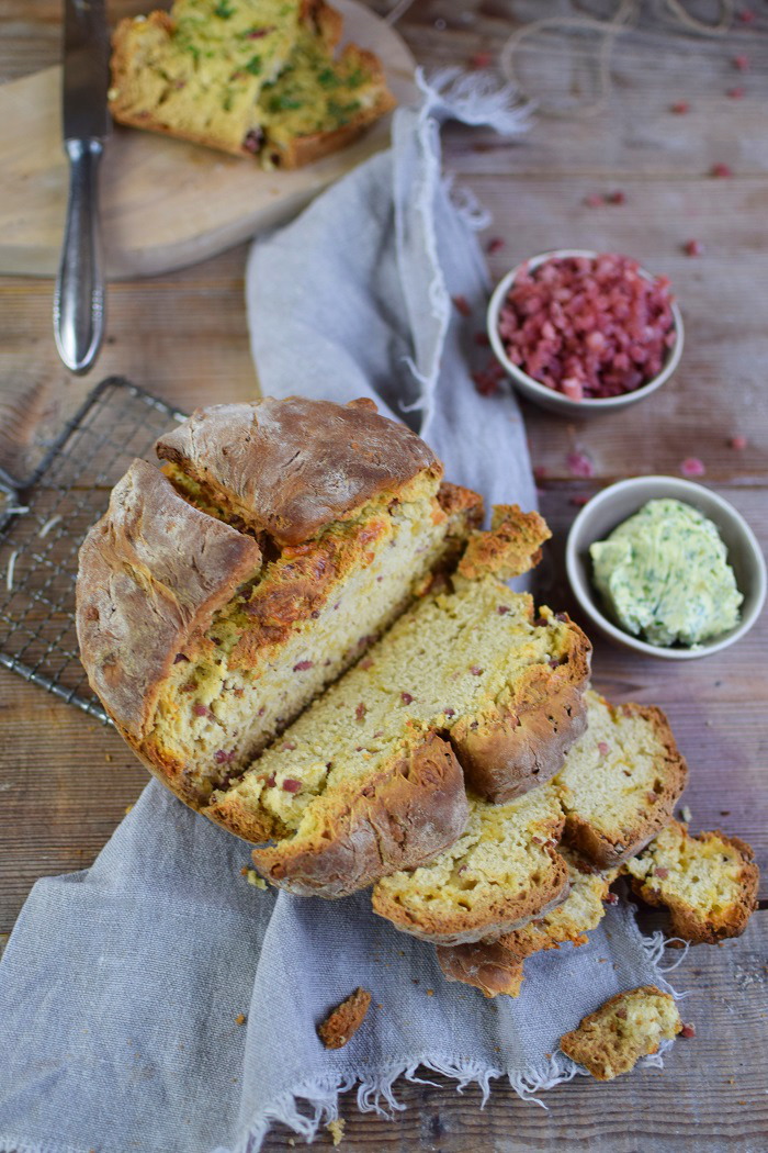Irish Soda Bread with Cheddar and Bacon - Einfaches Brot ohne Wartezeit mit Käse und Bacon (28)